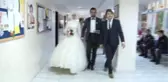 Gelinlik ve Damatlıkla Oy Kullandılar