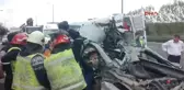 Sakarya Otomobil Yol Ayrımındaki Bariyerlere Girdi: 2 Yaralı
