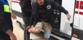 Ambulanstan İnen Yaralı Satıcı, Yola Saçılan Peynirlerini Topladı