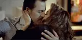 Azra Akın Yeni Filmindeki Öpüşme Sahneleriyle Çok Konuşulacak