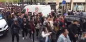 Gençler Paris'te Protesto Ediyor: 