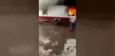 Manisa Itfaiye Su Vanasını Açamadı, Bir Ev ve Bir Araba Kül Oldu