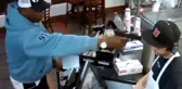 Kafasına Silah Dayalıyken Bile...