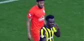 Iraklı Rakibine 'Kokuyorsun' Hareketi Yapan Emenike, Irkçılıktan Yakındı
