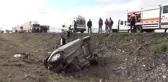 Tır Ile Otomobil Çarpıştı: 2 Ölü, 3 Yaralı