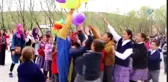 Miniklerin Ayakkabılarını Üniversite Öğrencileri Giydirdi