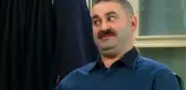 Şafak Sezer, Dizisinde Oynaması İçin Şener Şen'e Yalvarmış