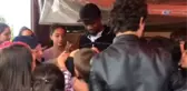 Onazi, Sözünü Tuttu ve Forma Dağıttı