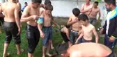 Ortaokul Öğrencileri Kispet Giyerek, Pehlivanlar Gibi Güreşti