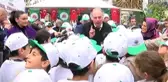 Bakırköy Meydanı'nda Tankerle Sıcak Süt Dağıtıldı