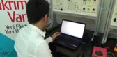İşitme Engelliler İçin Konuşan Eldiven Yaptı