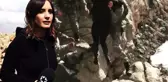 Nazlı Çelik, Teröristlerin Kaldığı Mağaradan Karşıya Askerin Yardımıyla Geçti