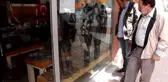 Eski Eşyaları Dükkanında Sergiliyor