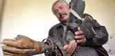Dededen Kalma Asırlık Protez Kolu Gururla Saklıyorlar