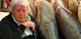Cüneyt Arkın'dan Duygulandıran İtiraf: Başucumda Ekmekle Uyuyorum