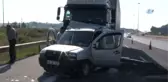 Adana'da Tır, Otobanda Bir Araca Arkadan Çarptı: 2 Yaralı