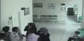 Kadın Doktora Makasla Saldırıp, Yerde Sürüklediler...o Anlar Kamerada