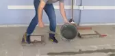Okulun Tadilatını Müdür ve Öğretmenler Yapıyor