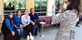 Demet Şener, Adliye Bahçesinde Boşanma Davası Hatırası Çektirdi