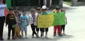 Minikler Yerlere Atılan Çöpleri Topladı