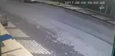 Motosiket Sürücüsü Küçük Çocuğa Çarpıp Böyle Kaçtı