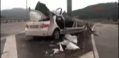 Sakarya Otomobil Bariyerlere Ok Gibi Saplandı: 1 Ölü 4 Yaralı