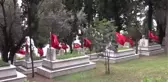 Şehitliklerde 