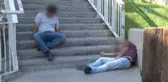 Bonzai Krizine Giren Gençler, Köprü Merdivenlerine Sızıp Kaldı