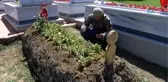 Bayramda Şehit Oğlunun Kıyafetleriyle Mezarına Koştu