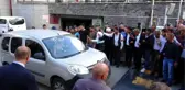Bıçakla 3 Vatandaşı Yaralayan Eski Başkan, Alkışlarla Cezaevine Gönderildi
