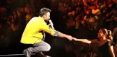 Tarkan'dan Eşini Mest Edecek Sözler: Bana Öyle Bakma Gözlerimi Senden Alamıyorum