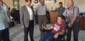 Altunyaldız'dan Engelli Gence Anlamlı Hediye
