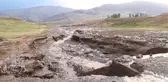 Başkale'de Sağanak ve Dolu Etkili Oldu