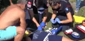 Izmir Kazada Yaralanan Çocuklarına Ilk Müdahaleyi Göz Yaşlarıyla Yaptı