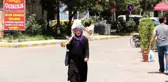 Kesilen Ağacını Omuzlayıp Belediyeye 
