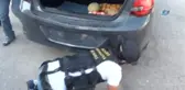 Polis Ekipleri Tamirci Gibi Çalışıp Otomobilin Zulasında 27 Kilo Esrar Çıkardı
