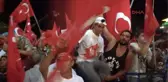 Izmir'de 15 Temmuz Demokrasi ve Milli Birlik Günü Coşkuyla Kutlanıyor