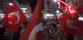 Manisalılar Demokrasi Şehitleri Için Yürüdü