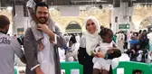 Eşiyle Umreye Giden Caner, Medine'de Yaşar Alptekin'le Karşılaştı