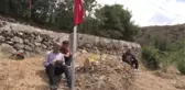 Şehit Öğretmenin Ailesi Acısını Dindirmeye Çalışıyor