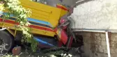 Freni Patlayan Hafriyat Kamyonu Yol Kenarındaki Eve Daldı