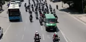 'Altın Elbiseli Adam'ı Son Yolculuğuna Binlerce Motosikletli Uğurladı