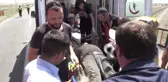 Korkuluklara Çarpan Kamyon Köprüde Asılı Kaldı: 3 Yaralı