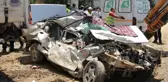 Otomobil, Park Halindeki TIR'a Çarptı: 1 Ölü, 1 Yaralı