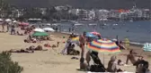 Muğla Marmaris'te Yüksek Nemle Birlikte Sahiller Doldu