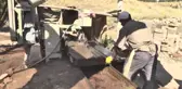 Kaya Kütleleri Renkli Yapı Taşlarına Dönüştürülüyor