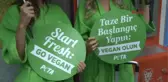 Peta Üyesi 2 Kadından Kadıköy'de İlginç Eylem