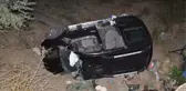 Kamyonet ve Otomobil Kafa Kafaya Çarpıştı, Otomobil Dereye Uçtu: 3 Ölü, 4 Yaralı