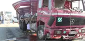 Kurbanlık Taşıyan Kamyon Yolcu Otobüsüne Çarptı: 6 Yaralı