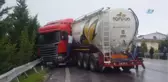 Trafikte Makas Atan Tanker Bariyere Girdi